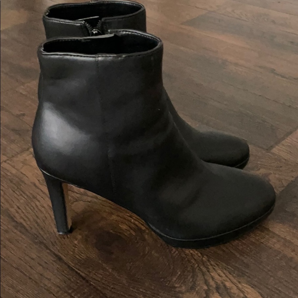 Black Leather Women Boots. Nine West. Size 6 1/2.
